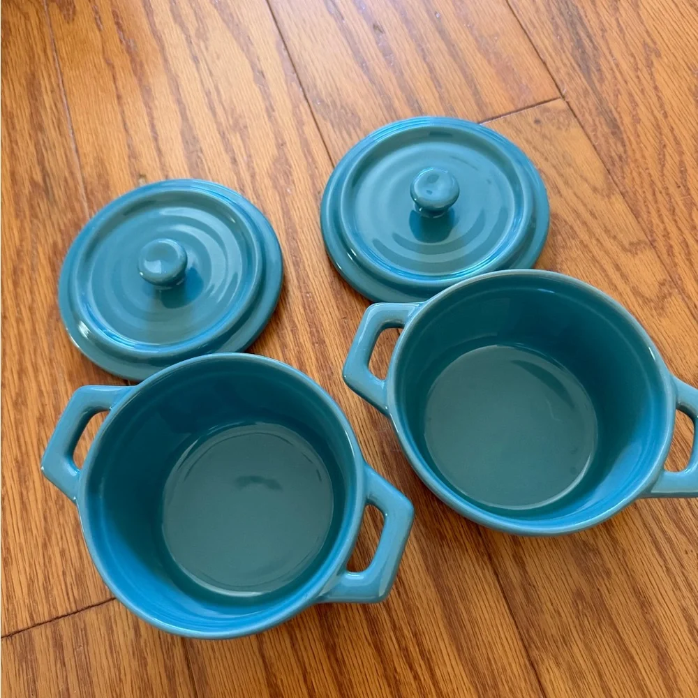 Celebrate It Lot of 2 Mini Ceramic Casserole Dish Set with lid handles Cocottes